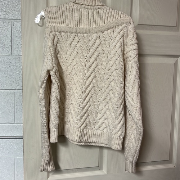 Gestuz Marsela knitted modern cut out “fisherman”sweater in ivory - Picture 9 of 9